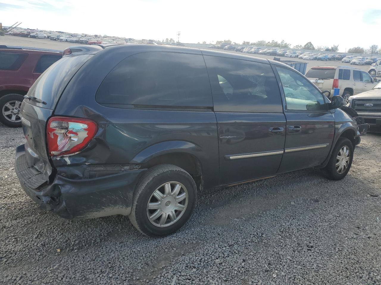 Chrysler Minivan Touring Image 2