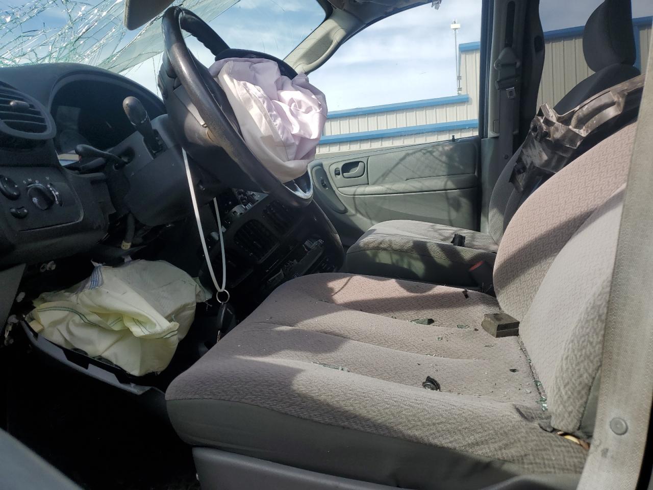 Chrysler Minivan Touring Image 10