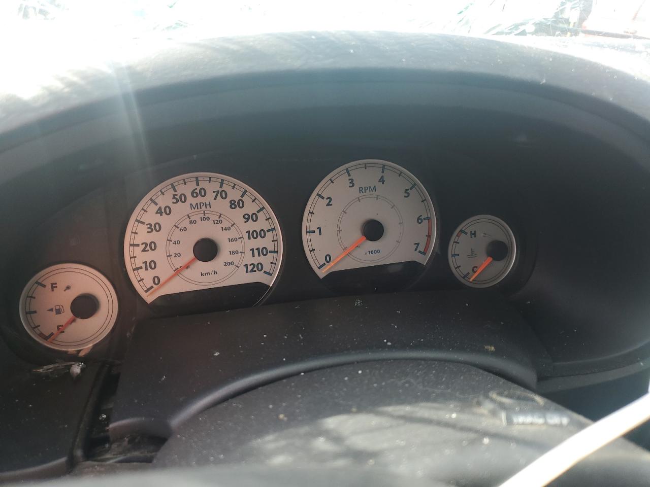 Chrysler Minivan Touring Image 9