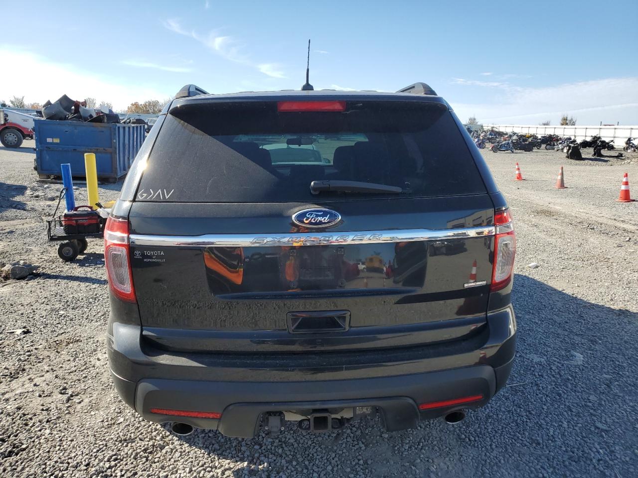 Ford Explorer Image 13
