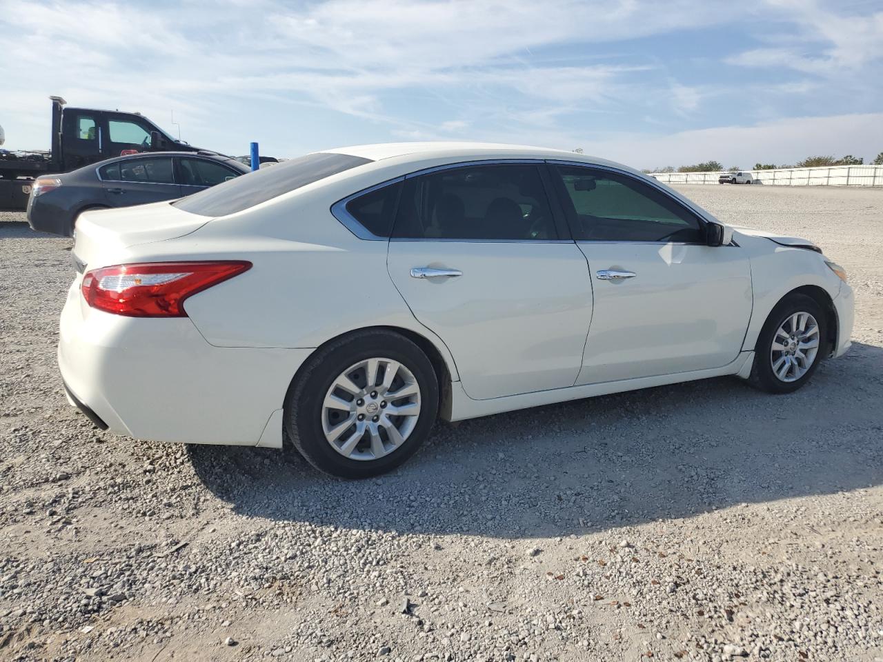 Nissan Altima 2.5 Image 3