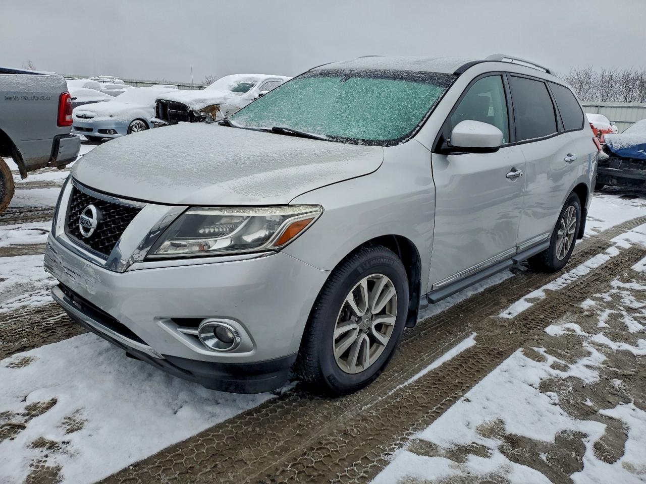 Nissan Pathfinder S Image 1