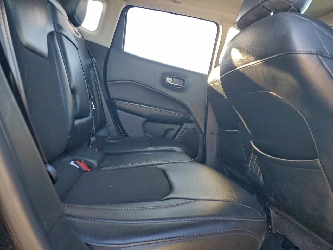 Jeep Compass Latitude Image 9