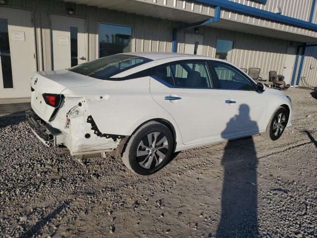 Nissan Altima S Image 12