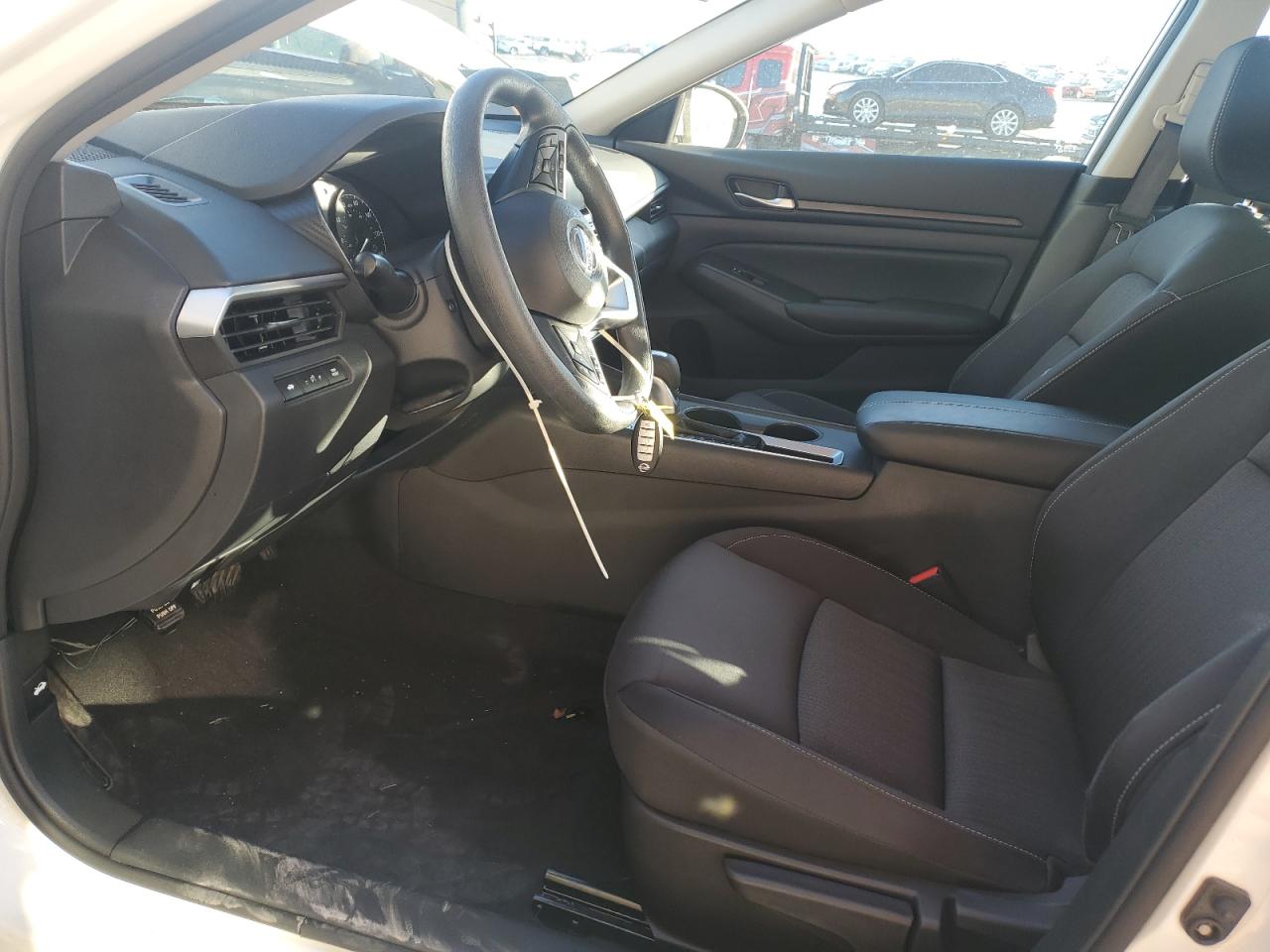 Nissan Altima S Image 8