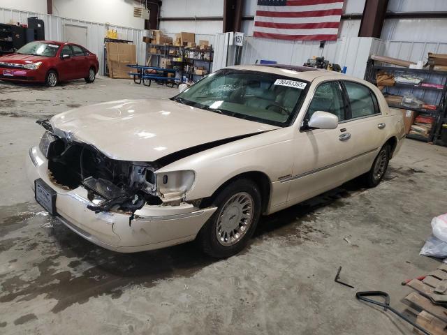  Salvage Lincoln Towncar