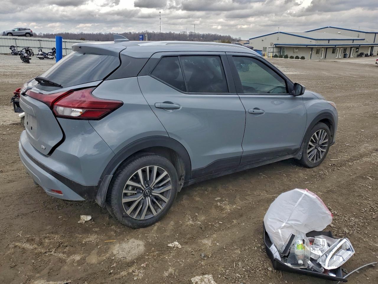Nissan Kicks Sv Image 3