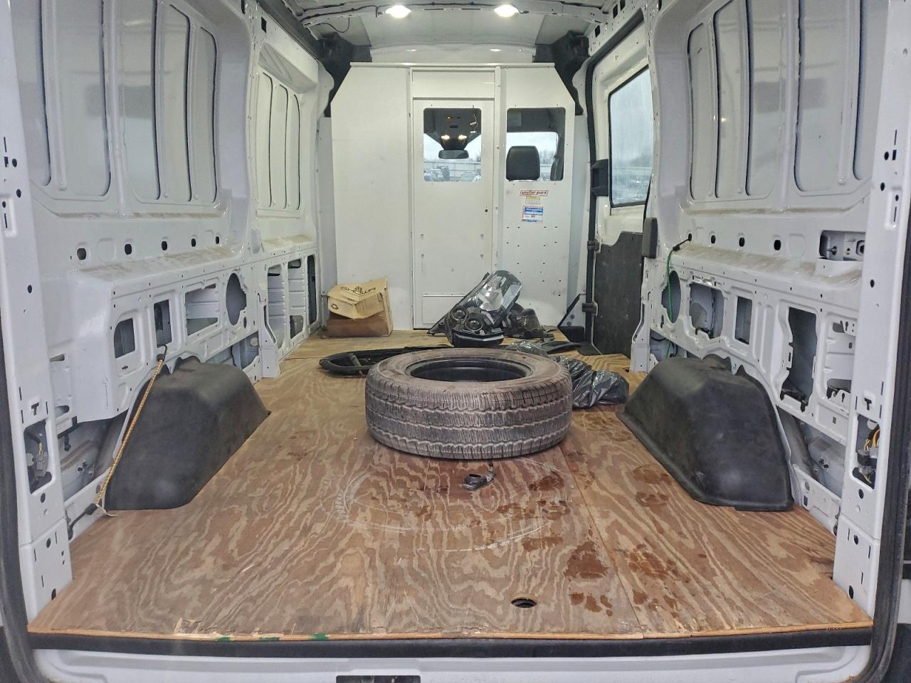 Ford Transit T-250 Image 12