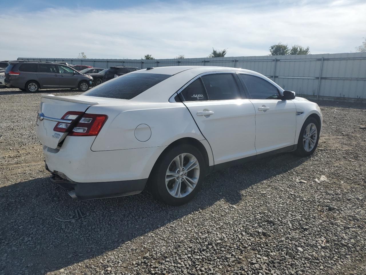 Ford Taurus Sel Image 11