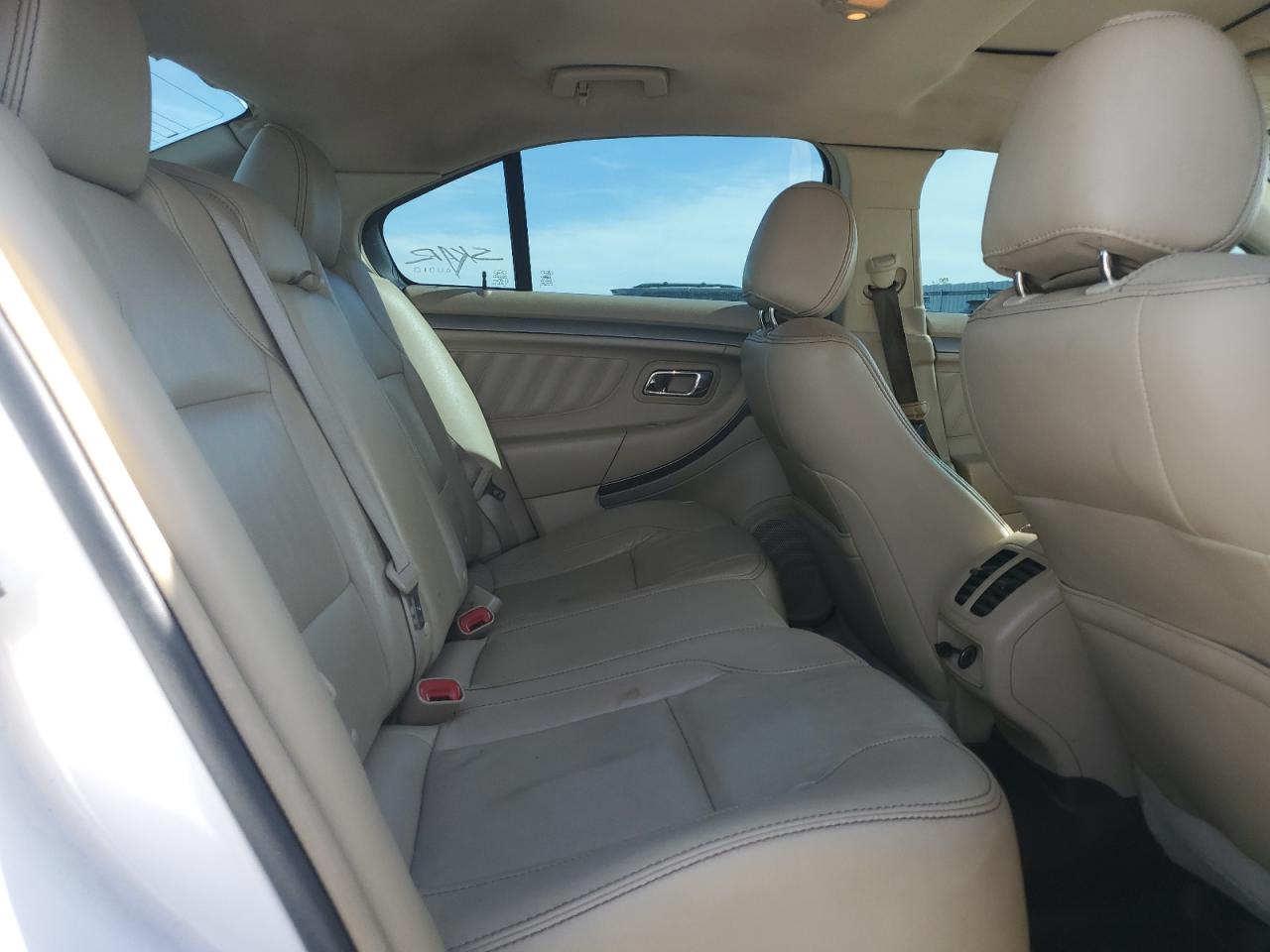 Ford Taurus Sel Image 8