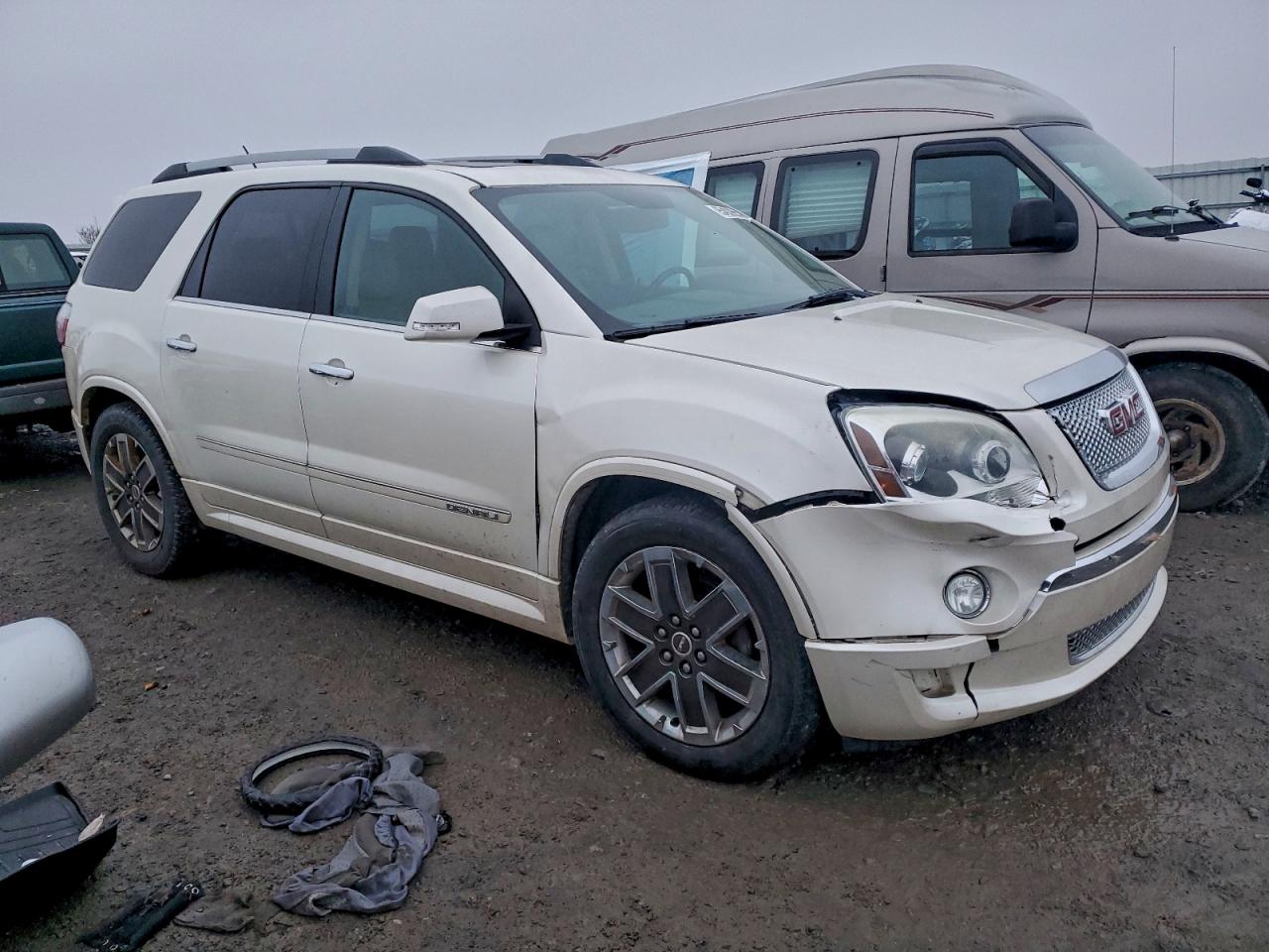 GMC Acadia Denali Image 2
