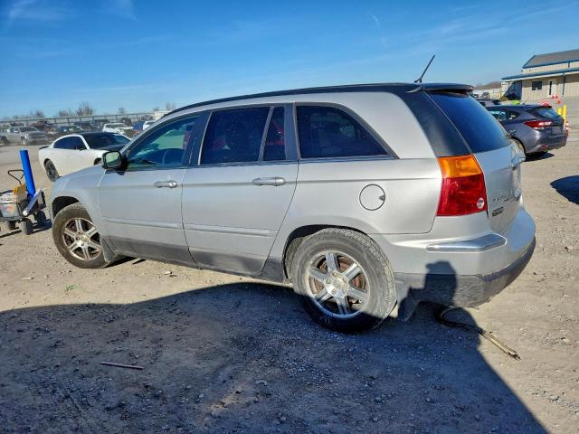 Chrysler Pacifica Touring Image 3