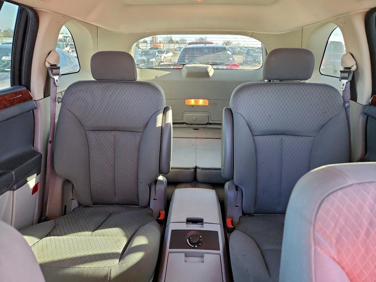 Chrysler Pacifica Touring Image 10