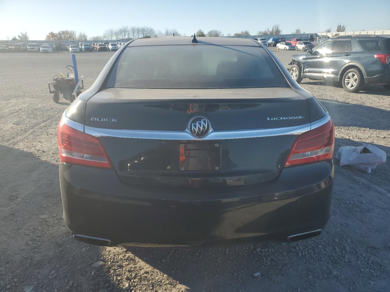 Buick LaCrosse Touring Image 9