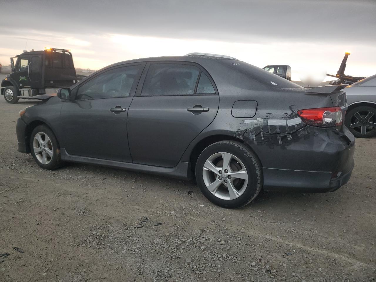 Toyota Corolla Base Image 12