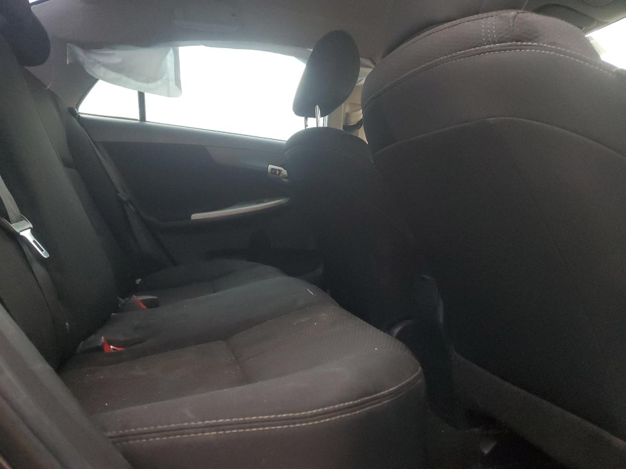 Toyota Corolla Base Image 6