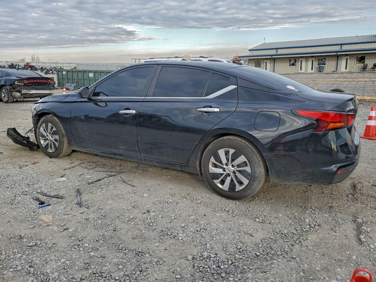 Nissan Altima S Image 3