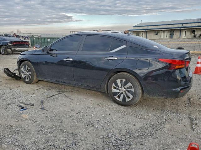 Nissan Altima S Image 3