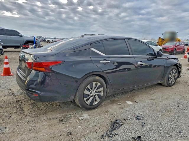 Nissan Altima S Image 11