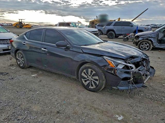 Nissan Altima S Image 6