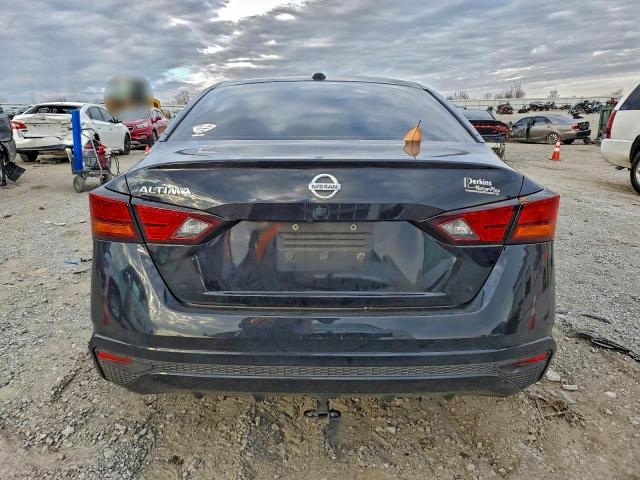 Nissan Altima S Image 7