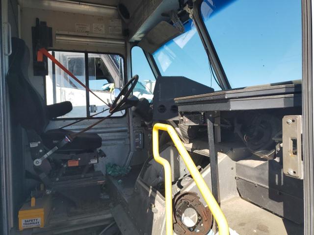 Freightliner Chassis M M Line Walk-in Van Image 10