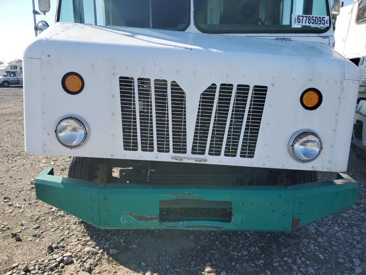 Freightliner Chassis M M Line Walk-in Van Image 9