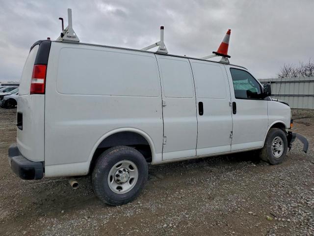 Chevrolet Express Image 13