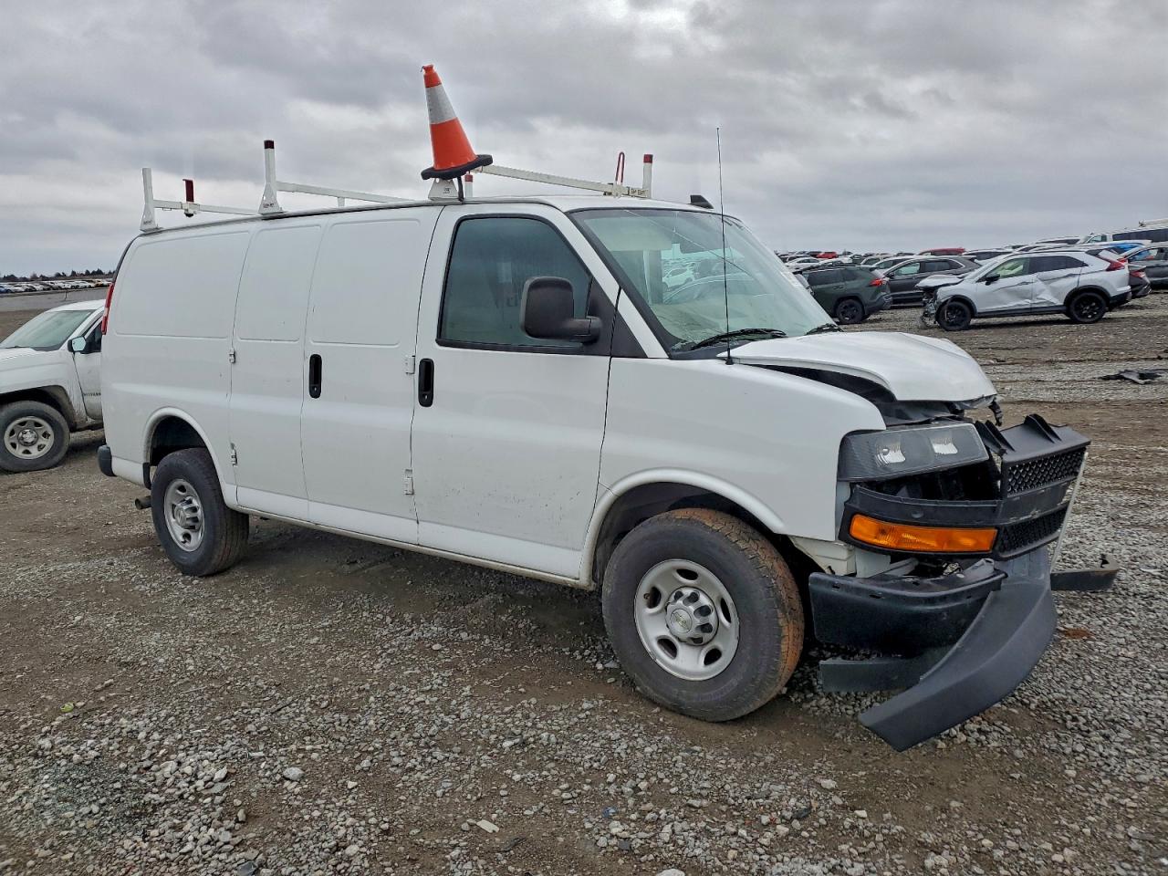 Chevrolet Express Image 4