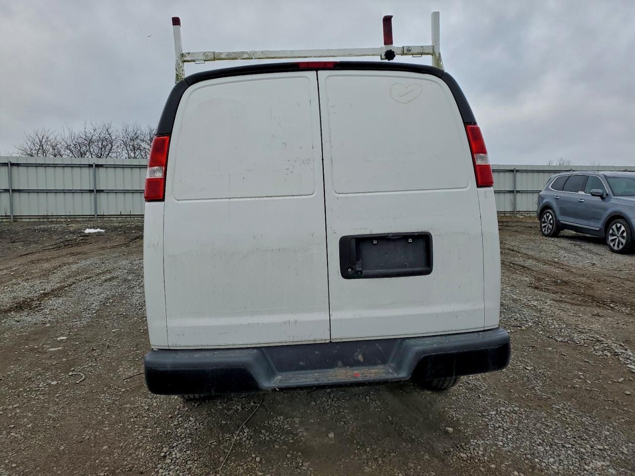 Chevrolet Express Image 2