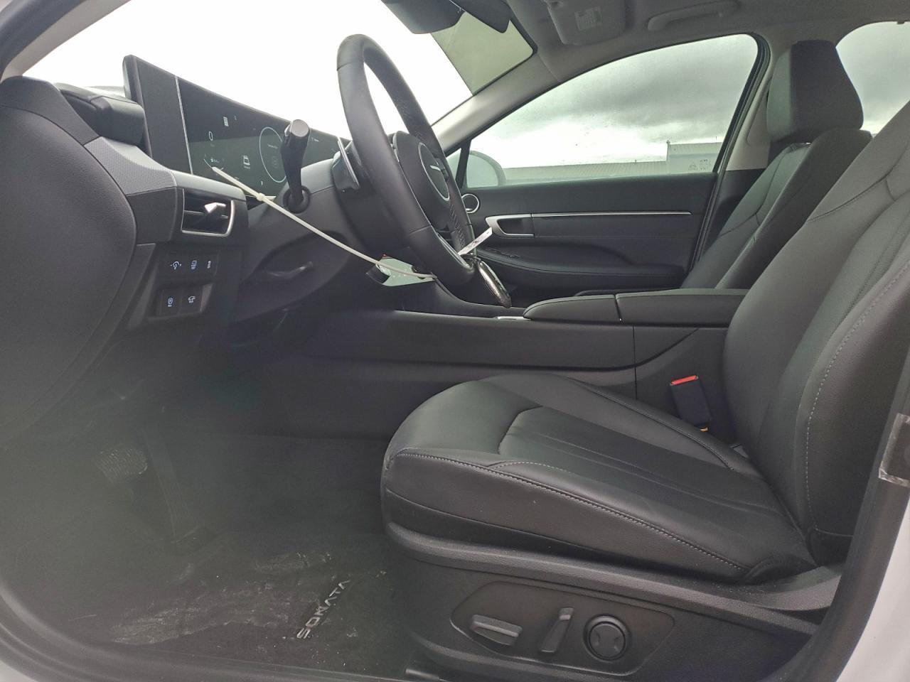 Hyundai SONATA Hybrid Image 4