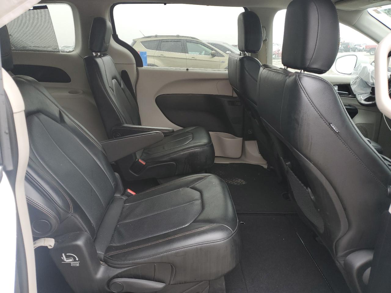 Chrysler Pacifica Touring L Image 13