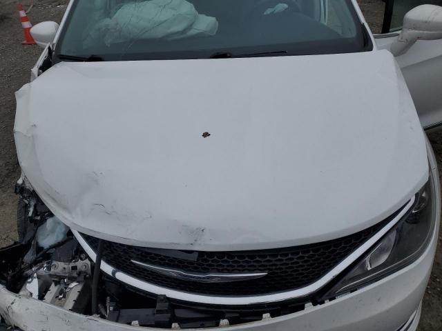 Chrysler Pacifica Touring L Image 2