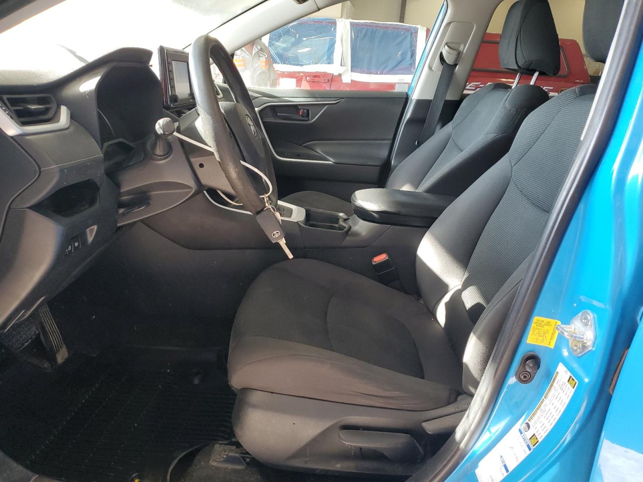 Toyota RAV4 Le Image 8