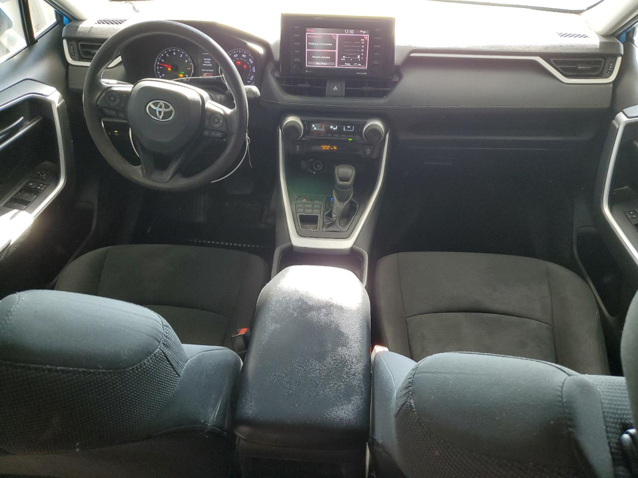 Toyota RAV4 Le Image 11