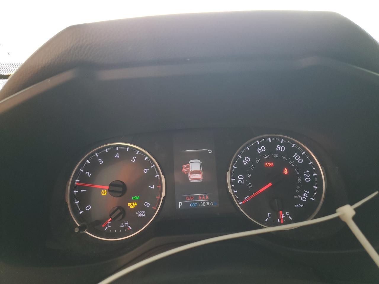 Toyota RAV4 Le Image 6