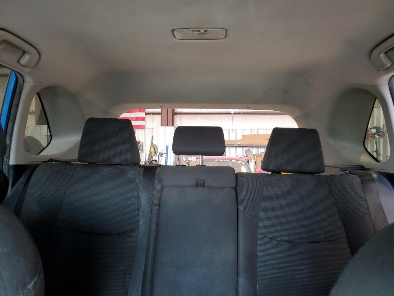 Toyota RAV4 Le Image 12