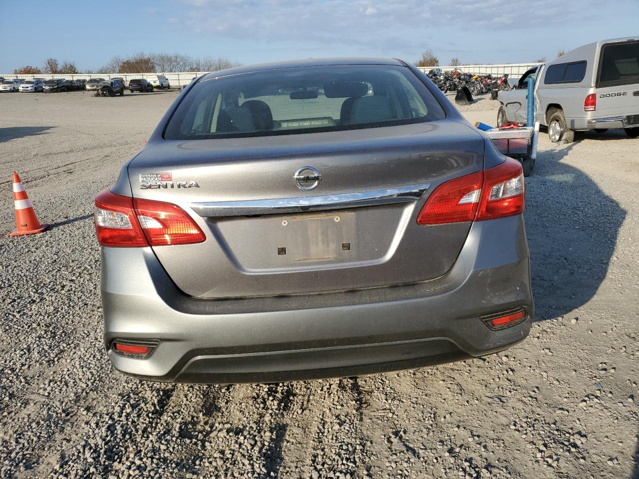 Nissan Sentra S Image 4