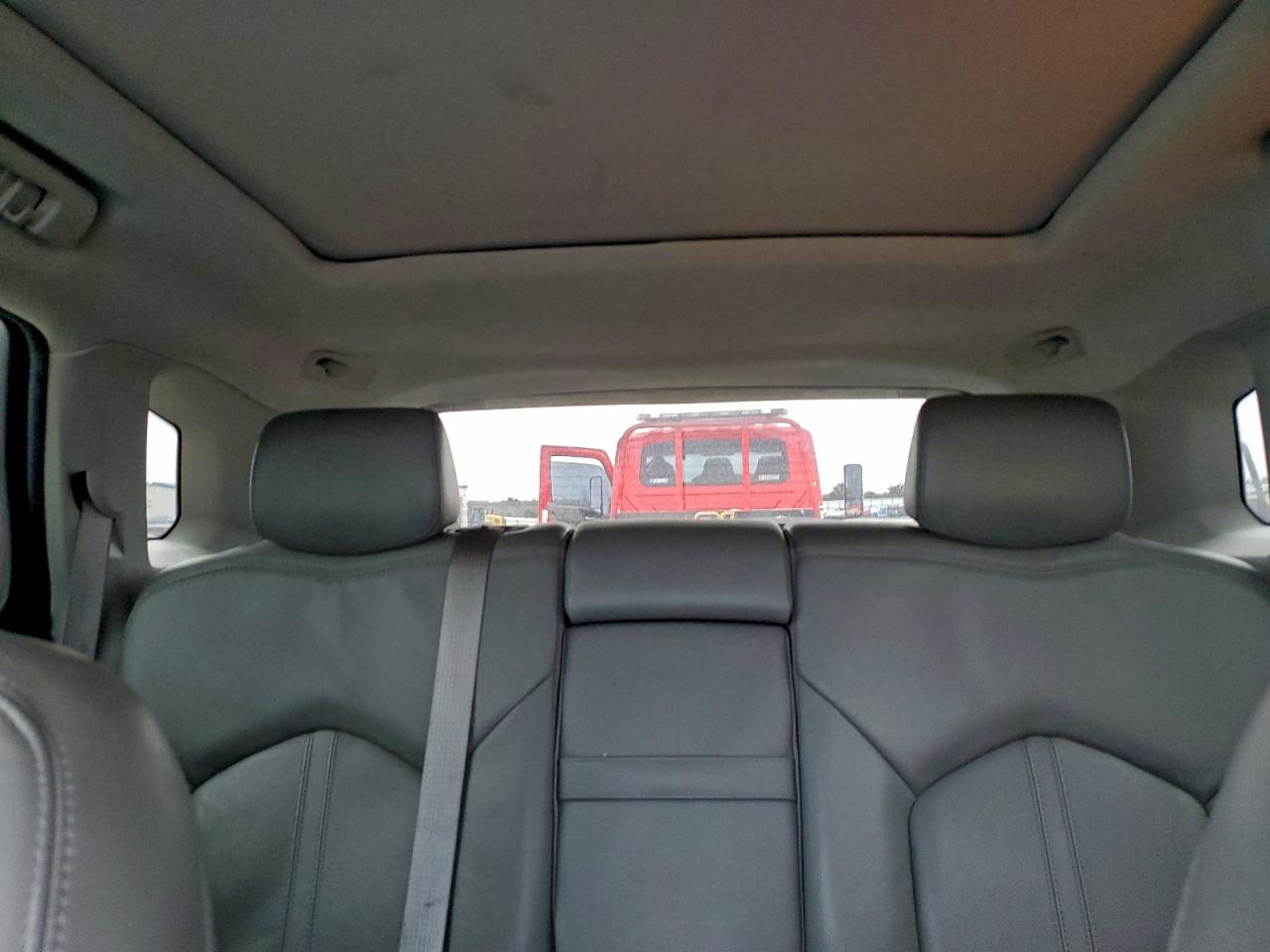 Cadillac SRX Luxury Collection Image 2