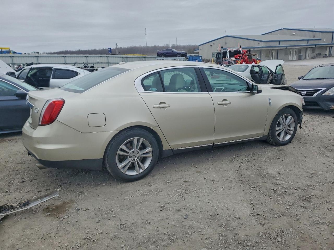 Lincoln MKS Image 13