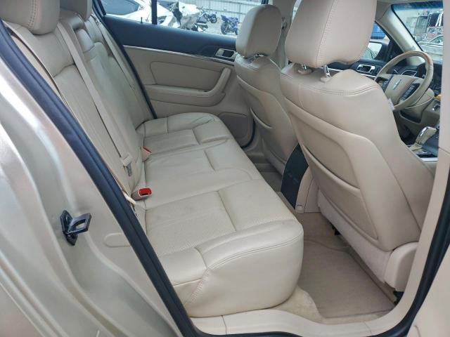 Lincoln MKS Image 11