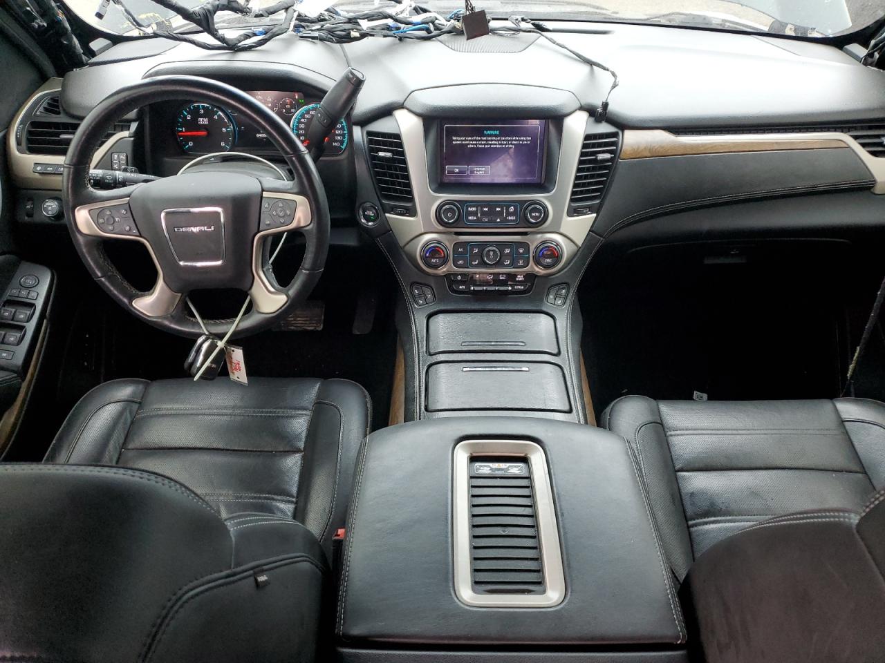 GMC Yukon Denali Image 7