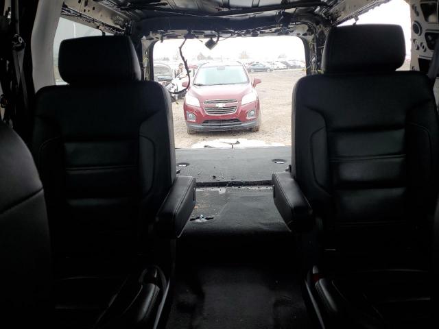 GMC Yukon Denali Image 14