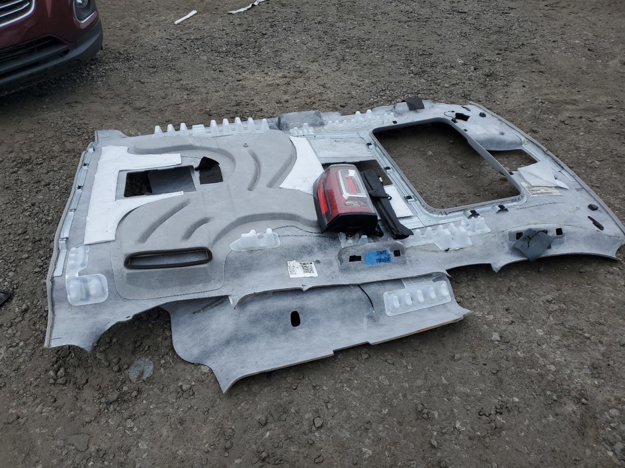 GMC Yukon Denali Image 10