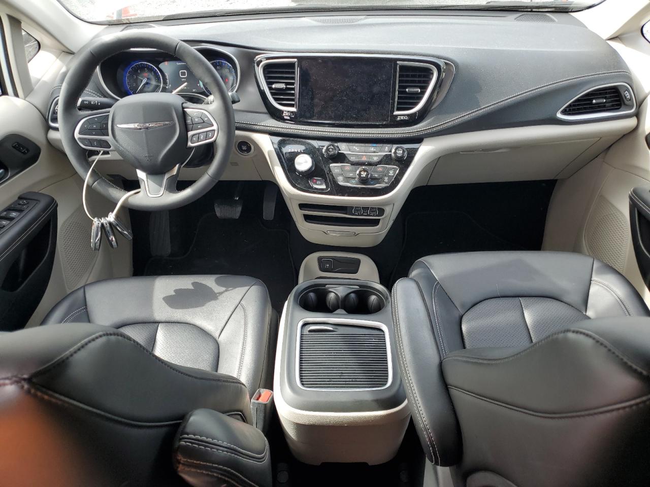 Chrysler Pacifica Touring L Image 5