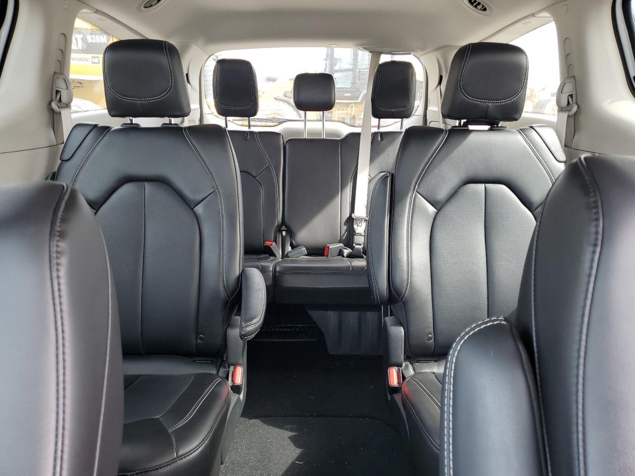 Chrysler Pacifica Touring L Image 4