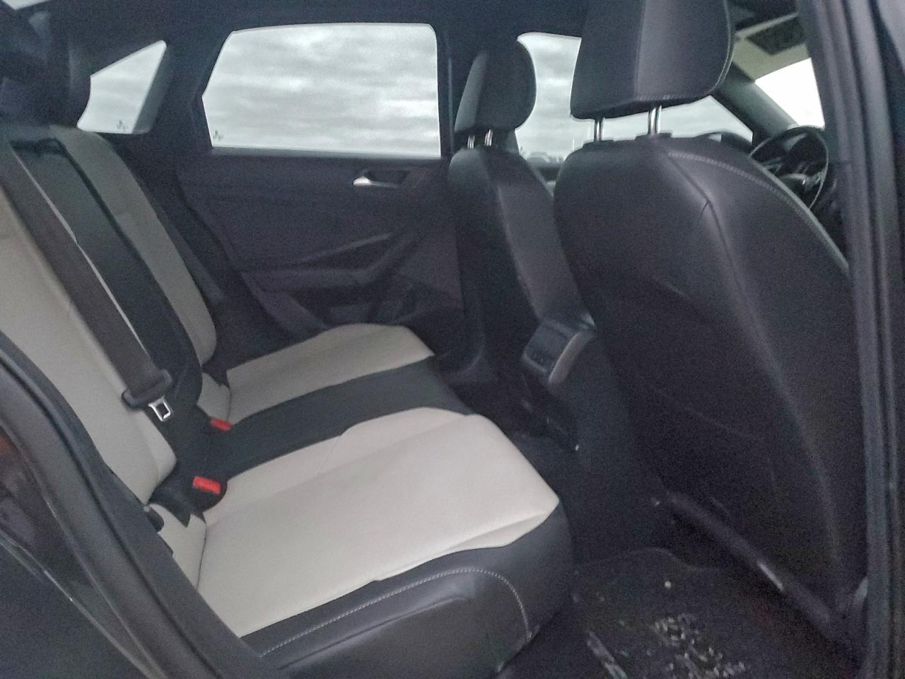 Volkswagen Jetta S Image 6