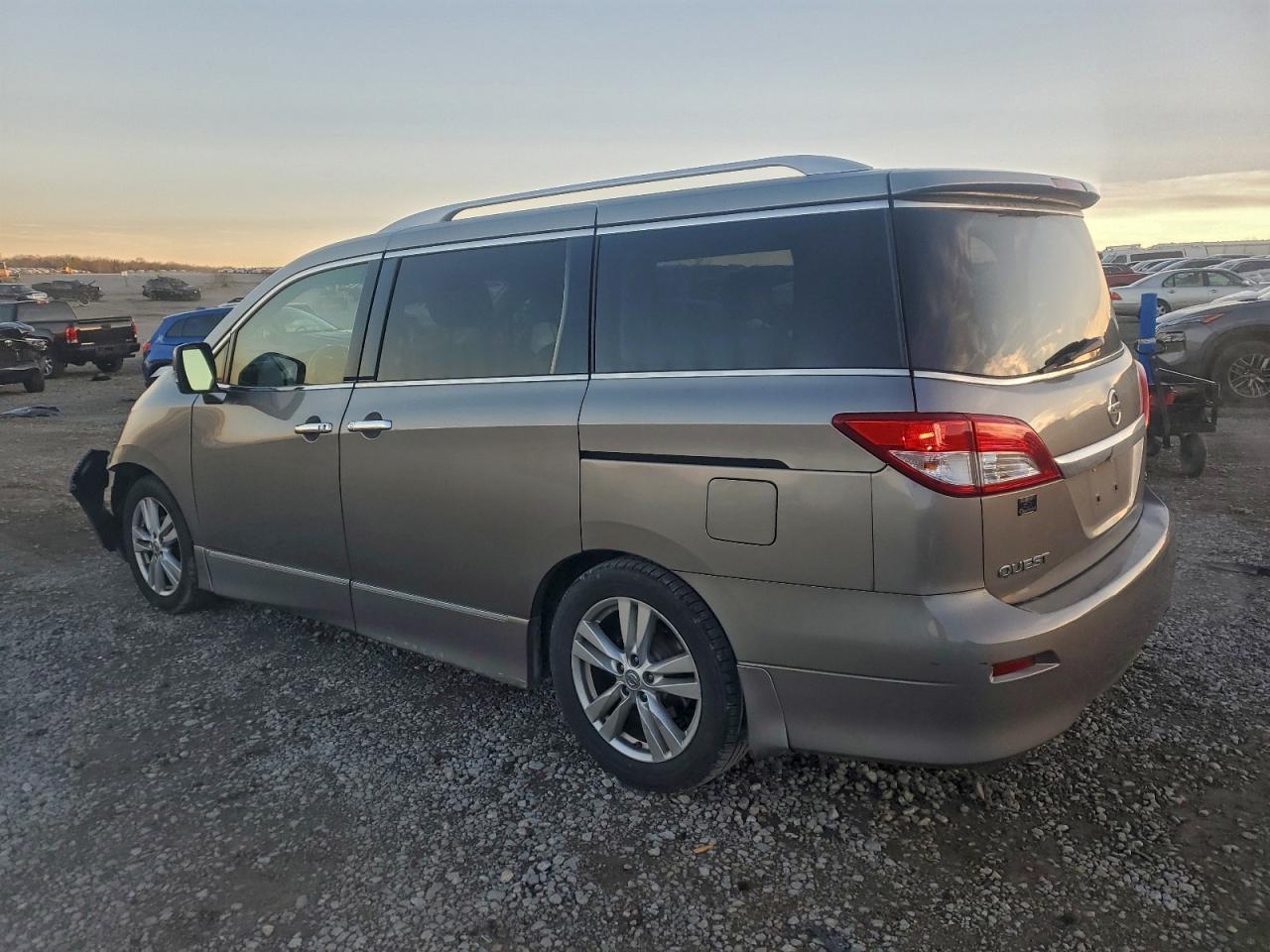 Nissan Quest S Image 2