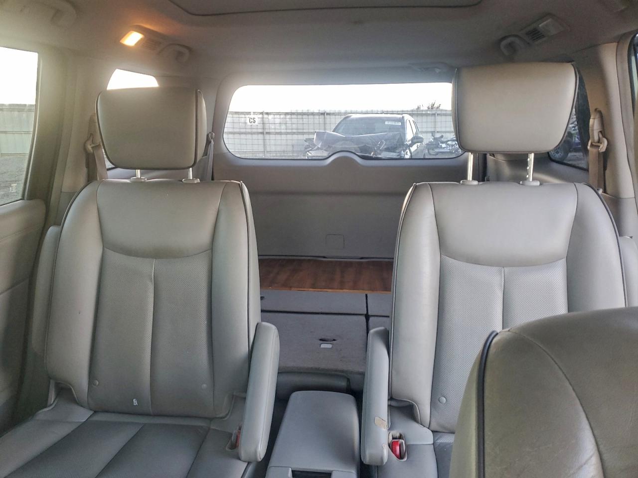 Nissan Quest S Image 8