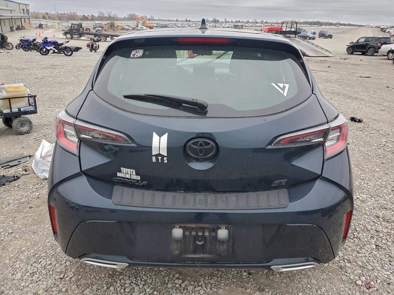 Toyota Corolla Se Image 9